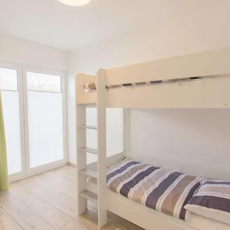 Mein-glowe Ground Floor Right
